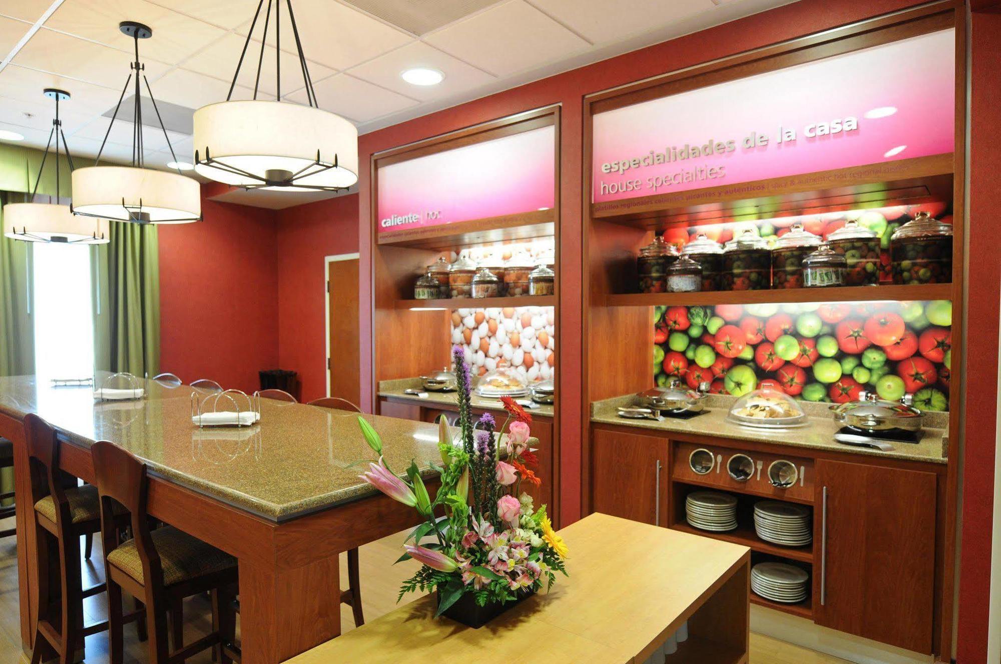 Hampton By Hilton Queretaro Tecnologico Hotel Restaurant foto